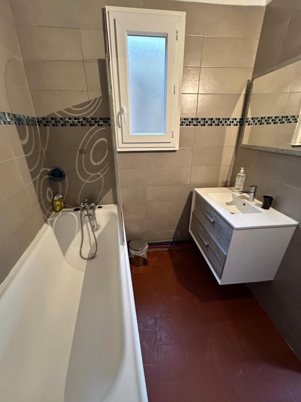 Grand Appartement De 100M2 -Allee Paul Riquet Beziers - 4Chambres - Wifi- Tv Connectee Exterior foto
